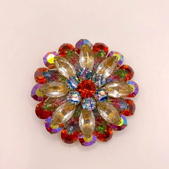 VINTAGE Crystal Flower Brooch and Clip-on Earring Set - Picture 4 of 8